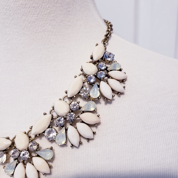 ❤️ 2/$25… Statement necklace - Picture 2 of 5